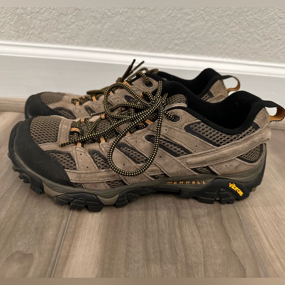 Merrell Moab 2 Ventilator Men's Size 9.5 Walnut Hiking Shoes Vibram Soles J06011